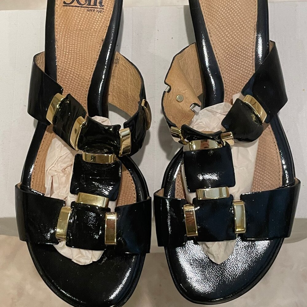 Sofft, Black W/ Gold trim 1" heeled Sandels, Size 8M